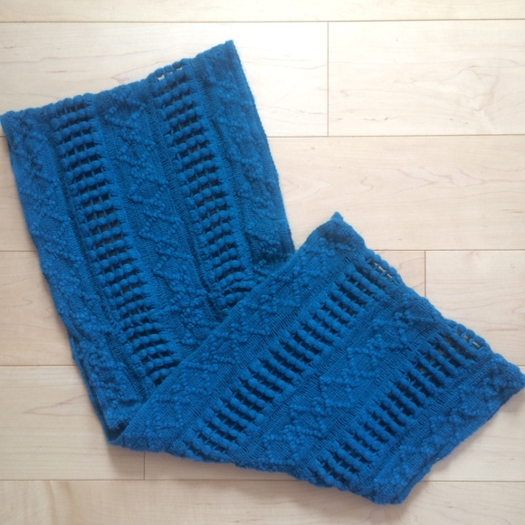 Blue Loop Scarf - Picture 3 of 4
